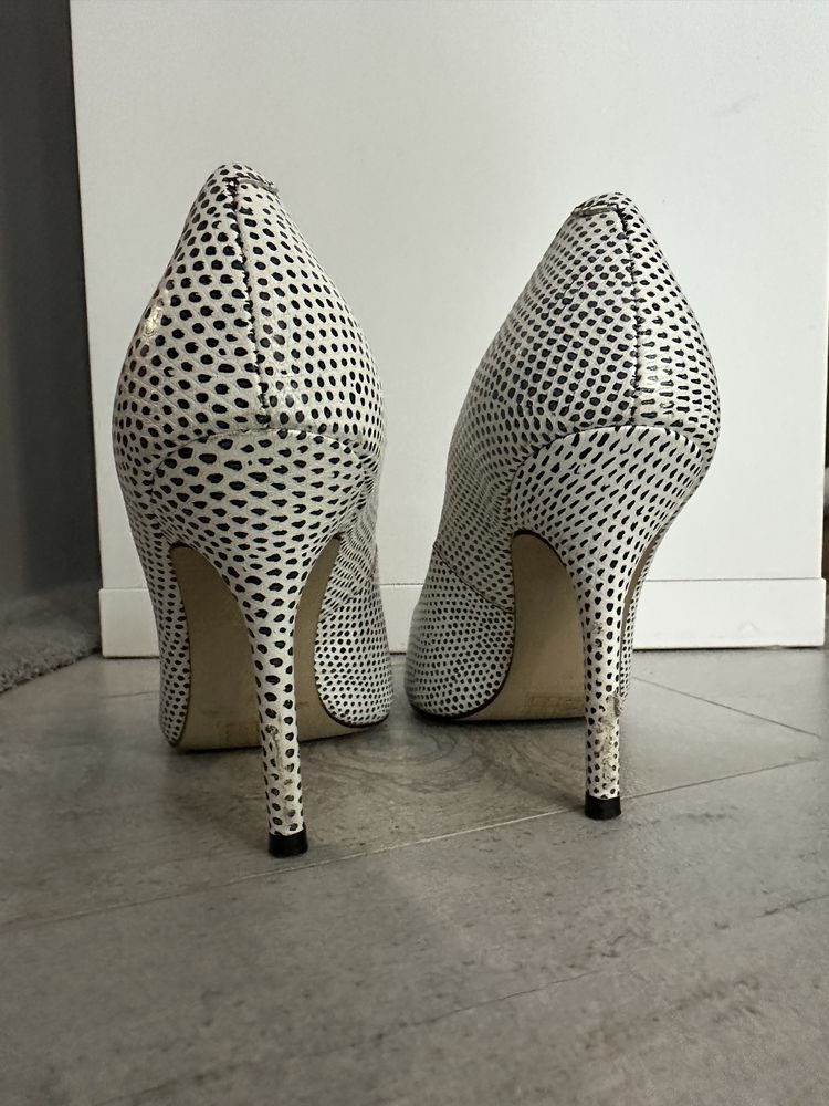 Токчета 37 от Kurt Geiger