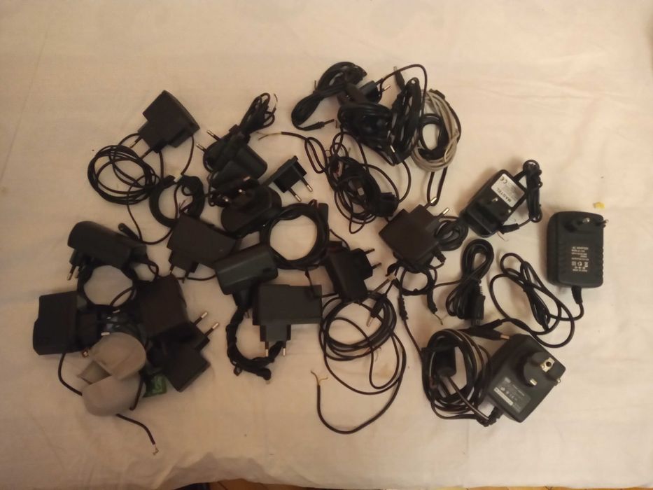 Телефони,зарядни,батерии,протектори,панели и др. - на изгодни цени !