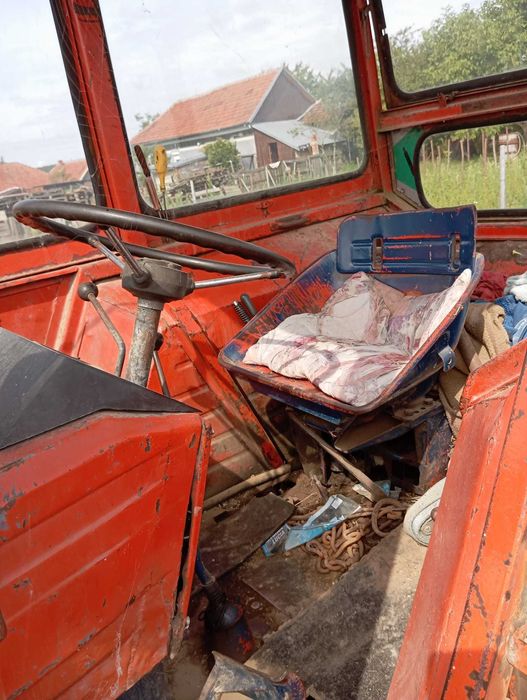 Vând tractor U650