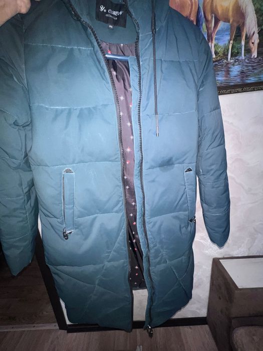 Куртка зимняя женская в отличном состоянии очень теплая  46-48 размер