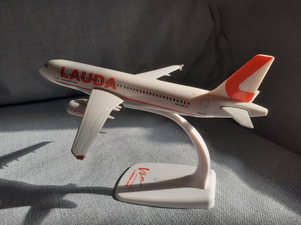 Macheta avion Airbus 320 neo Lauda