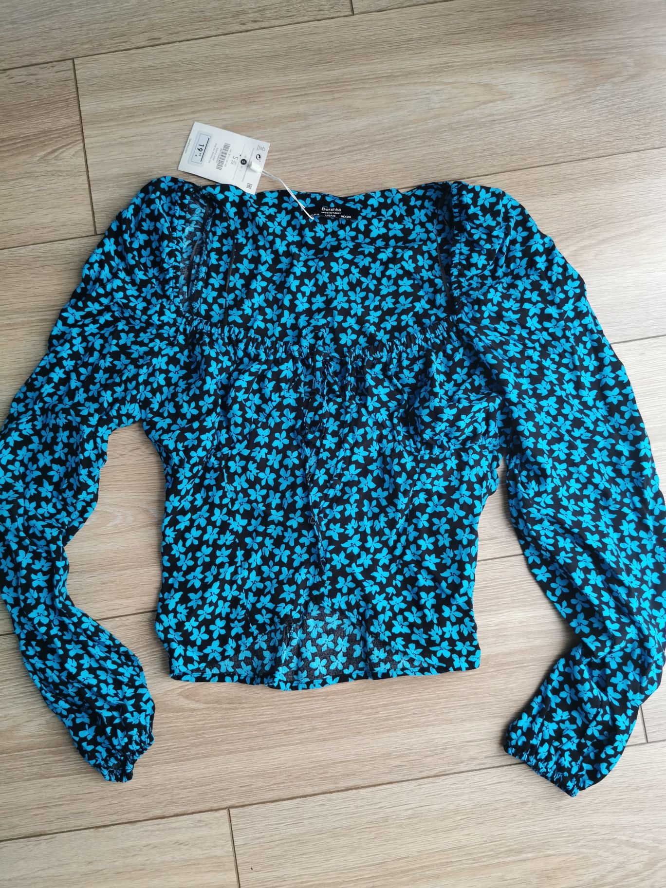 Bluza scurta Bershka mărimea S