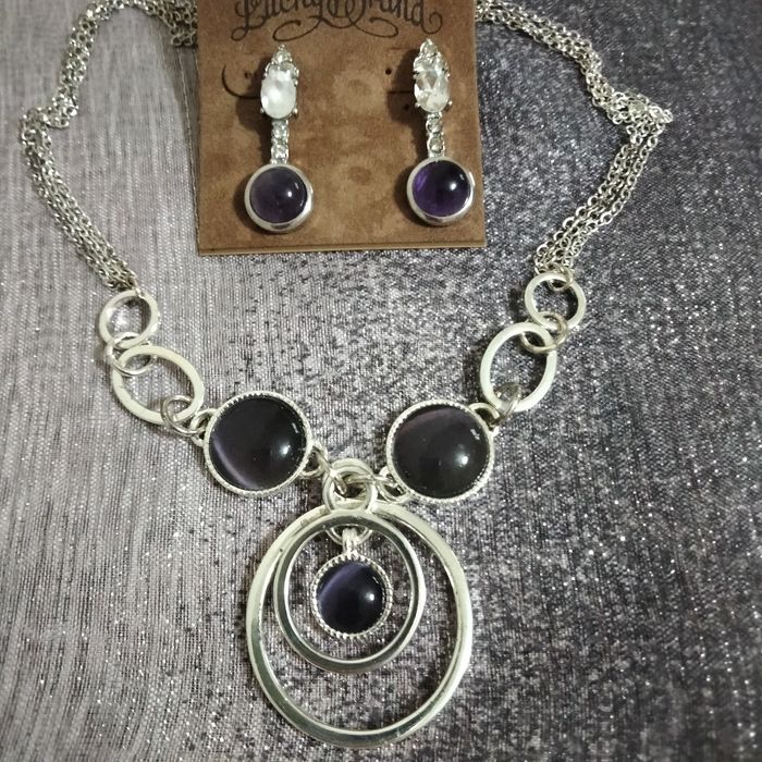 Продам набор , бижутерия.