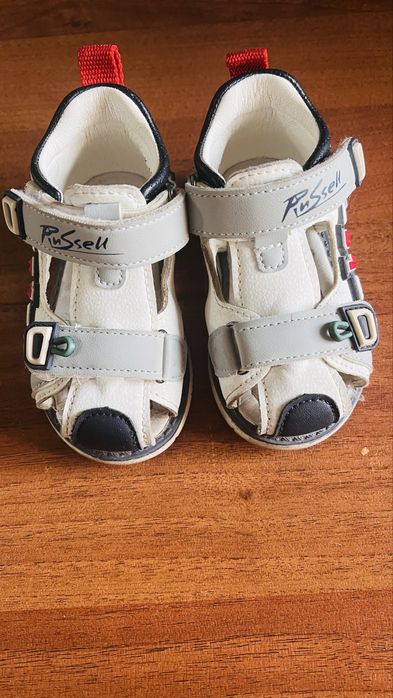 Продам детскую обувь