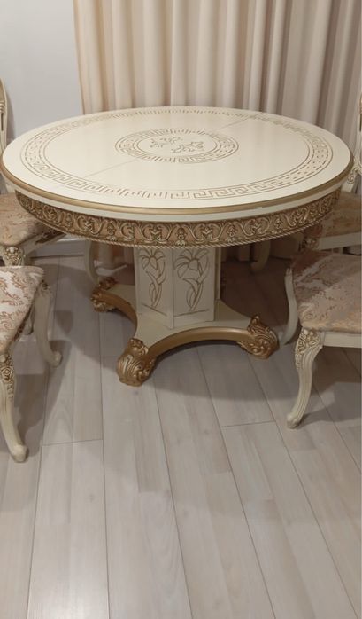 Кухонный стол со стульями