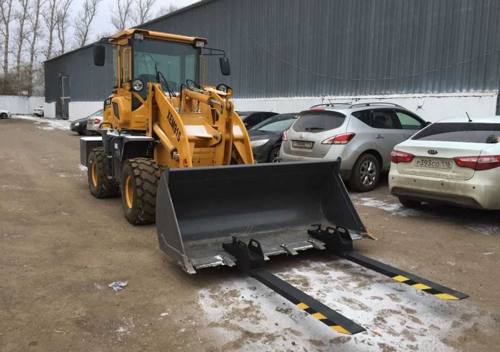 Фронтальный погрузчик с вилами, аренда вил, вилы в аренду