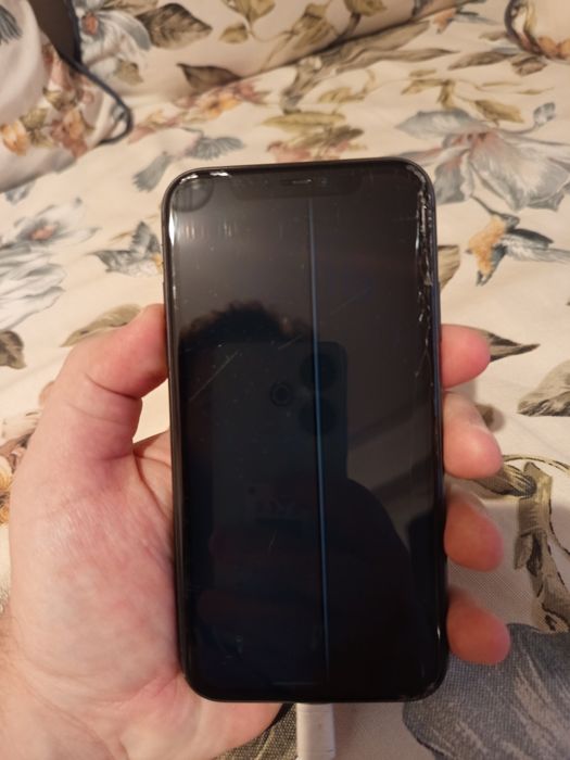 iPhone        11