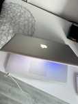 Macbook pro 15 inch, stare 10/10, utilizat pentru netflix