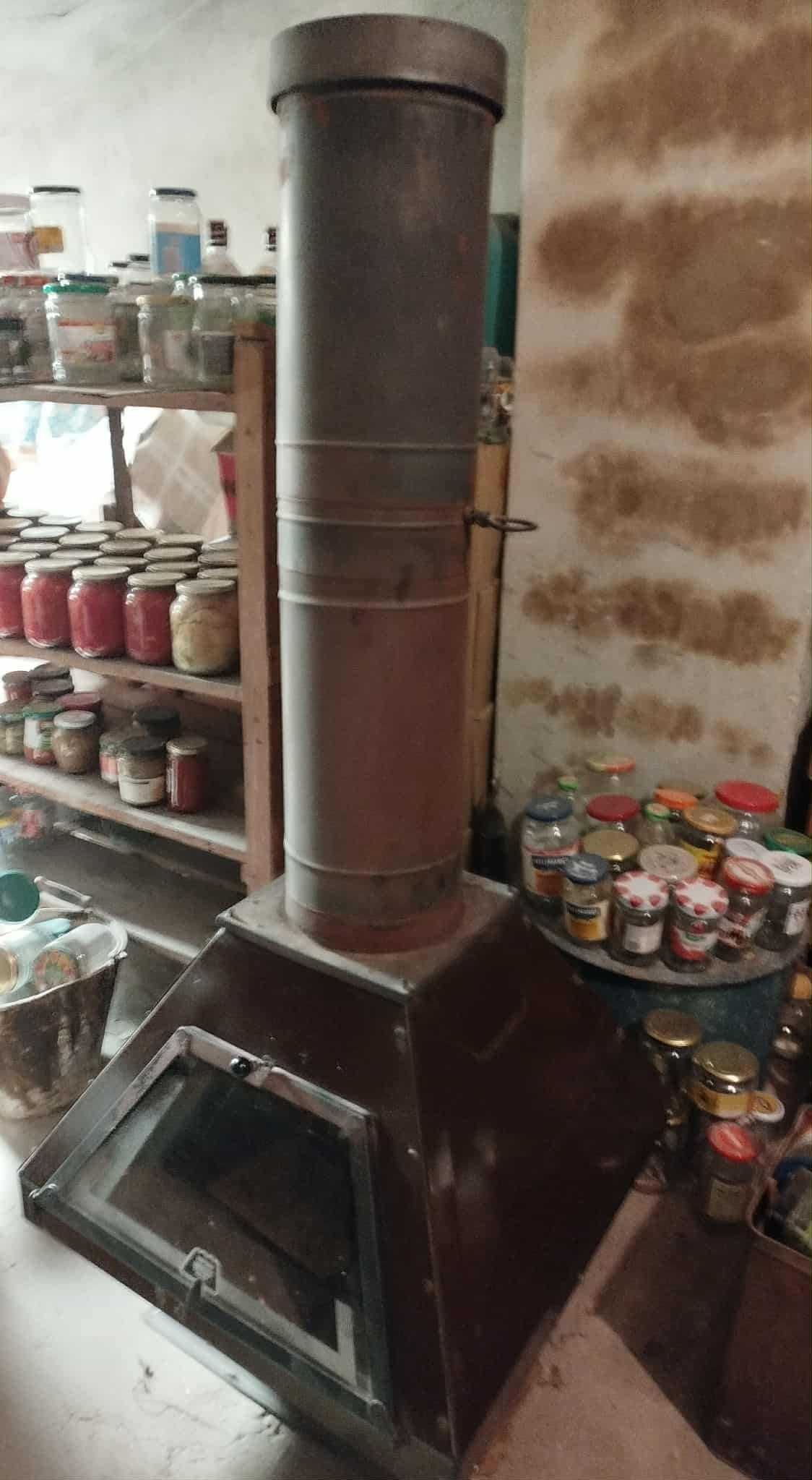 Камина на дърва ,свободно стояща, добро състояние.