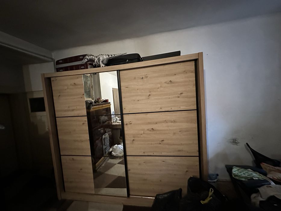 Dulap pentru dormitor cu usi glisante