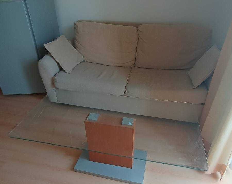 Продавам разтегателен диван, запазен, удобен за сън – ширина 2 метра