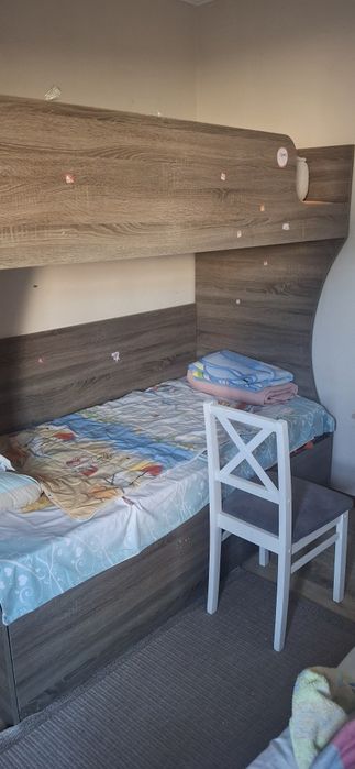 Продам двухъярусную кровать.