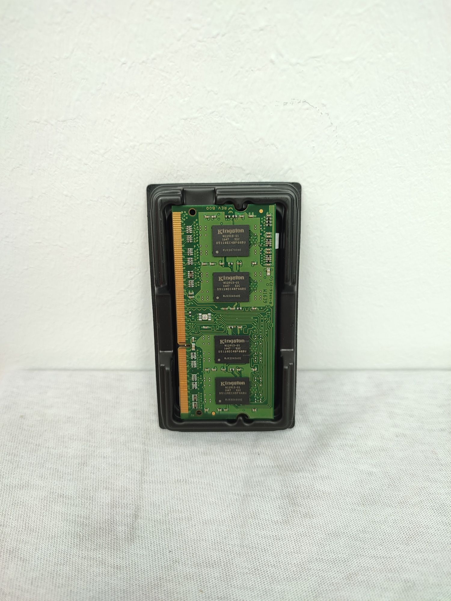 Memorie RAM 4GB DDR3 [Nouă & Nefolosită]