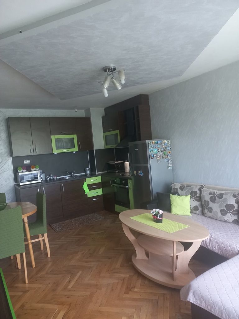 Дава се под наем Двустаен апартамент в Плевен, Кайлъка - 65 кв.м за 306 € - Снимка #1