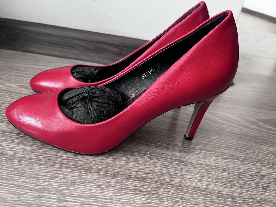 Продам красные туфли Fashion lady