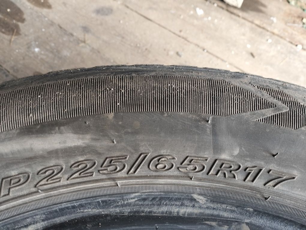 Продам шины б/у 225/65 R17