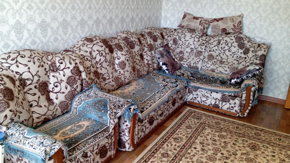 Угловой диван отдам даром самовывоз