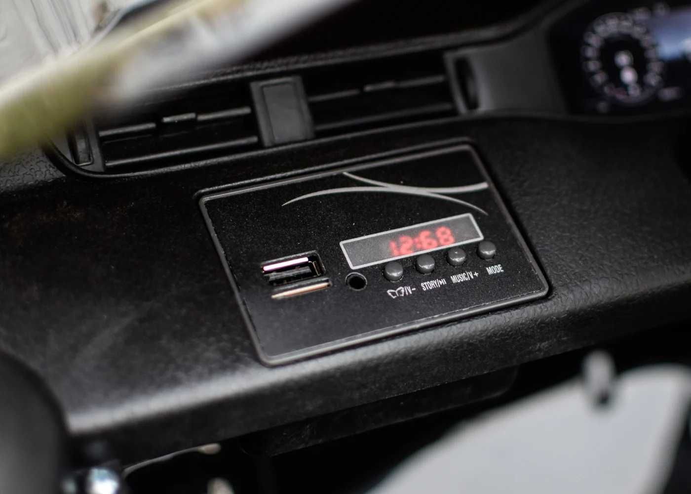 Masinuta electrica Range Rover, 4x4, 140W-12V, roti moi, scaun tapitat