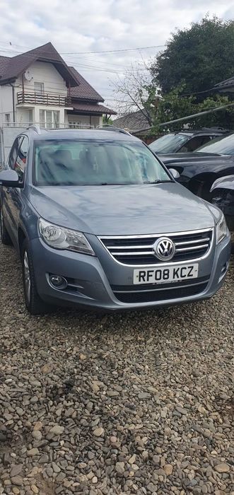 Dezmembrez Vv Tiguan motor 2.0 tdi tip cba cbab 4x4 an 2008 140 cp aripa spate stalp mijloc ornament prag sistem muzica planetara fata spate vas lichid parbriz grup diferential spate cutie transfer amplificator audio galerie admisie dezmembrari piese auto