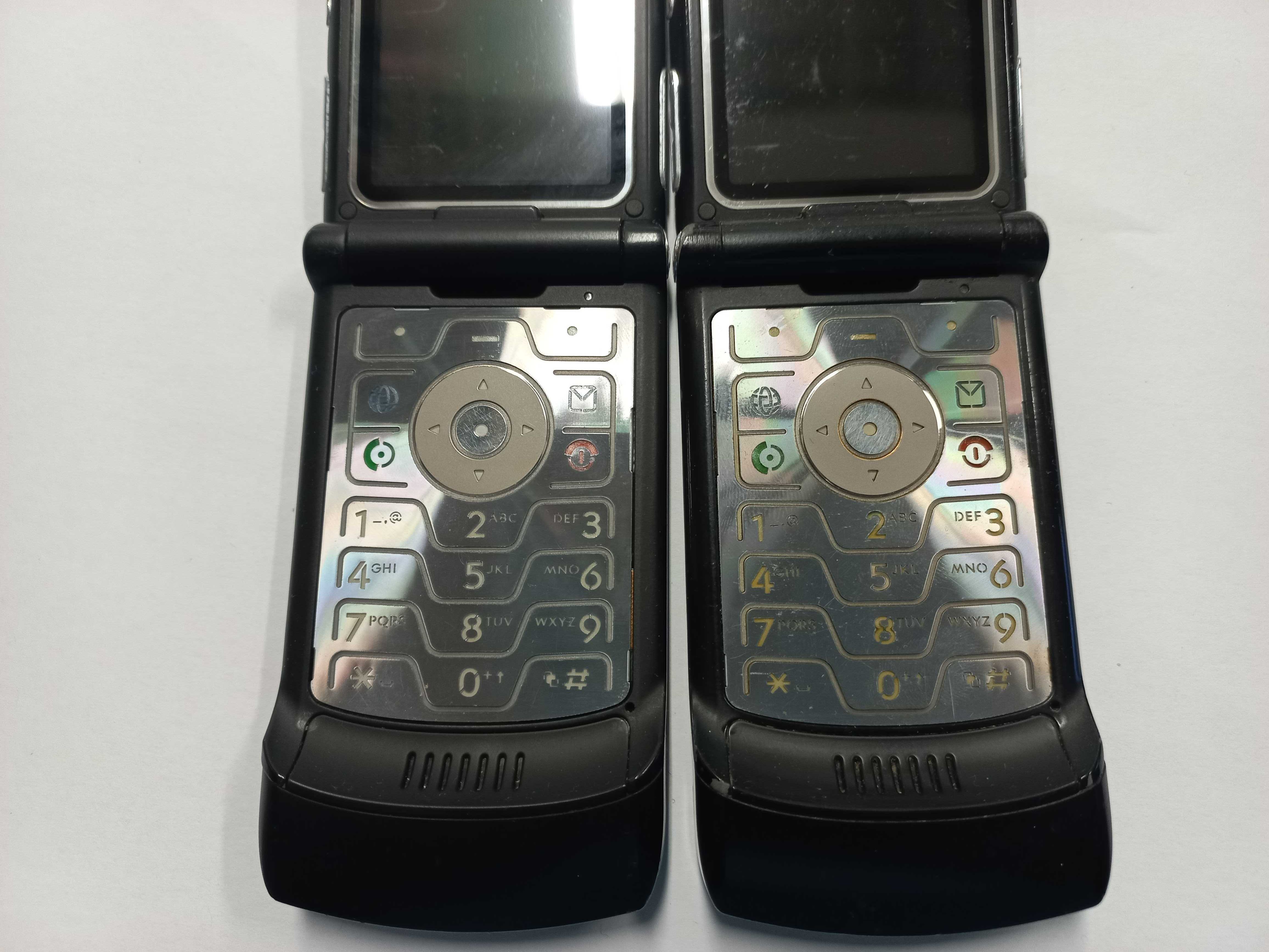 Lot 2 Telefoane Motorola RAZR V3 Black - Colectie