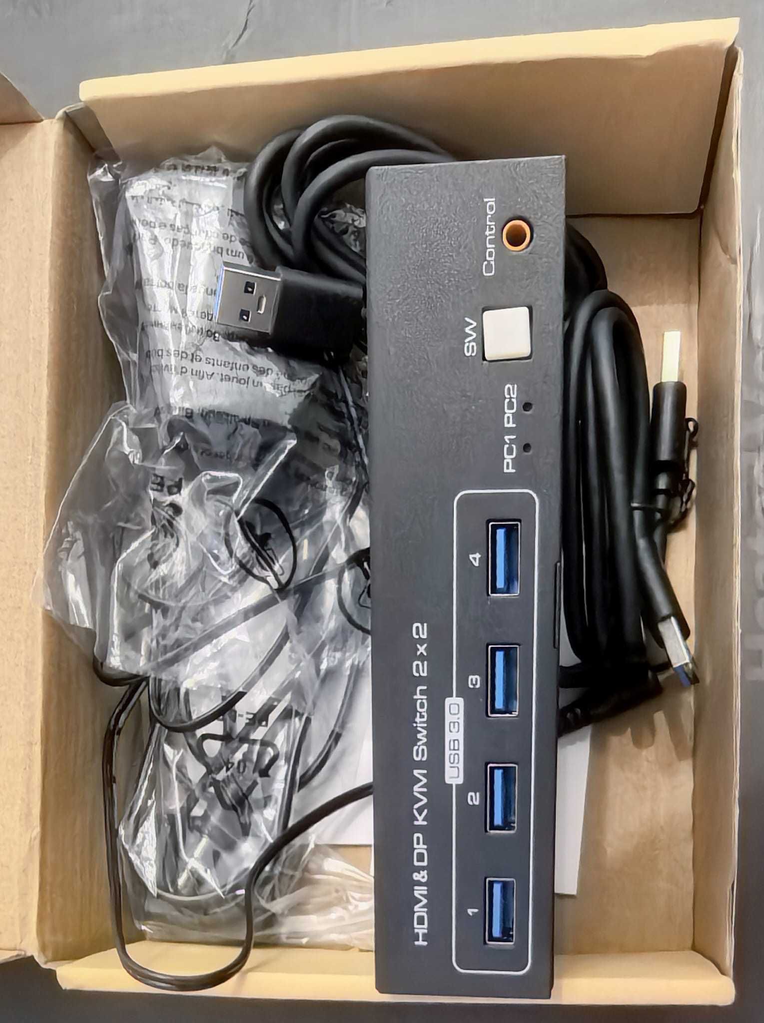 Switch KVM port HDMI pentru 2 PC-uri, 4 porturi 3.0, 4K 60Hz