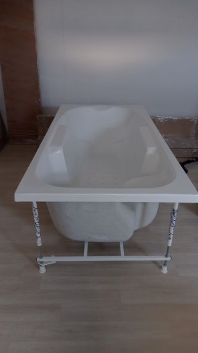 Продаётся ванна новый