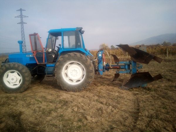услуги с трактори,багер,оране,риголване,дупки,дисковане,пръскане,култи
