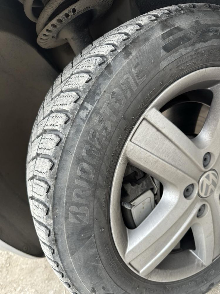 Зимни Гуми Bridgestone 215/60/17