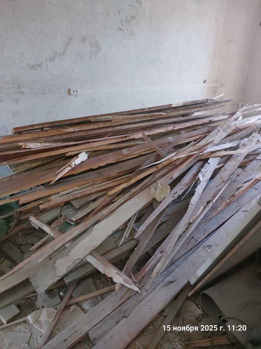 Продам дрова - внутри есть сухие половые доски - смотрите фото