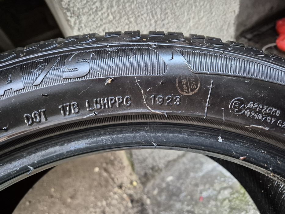 2 Cauciucuri Vara +Iarna Bucăți diferite 235.45.18