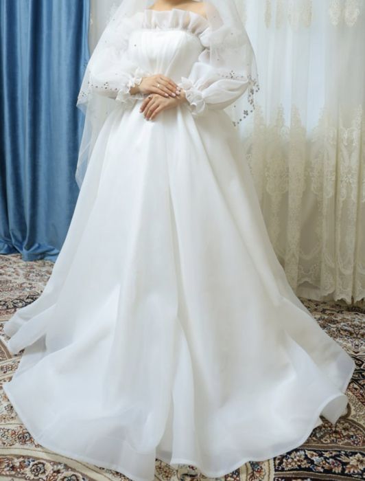 Свадебное платье очень нежно смотрится