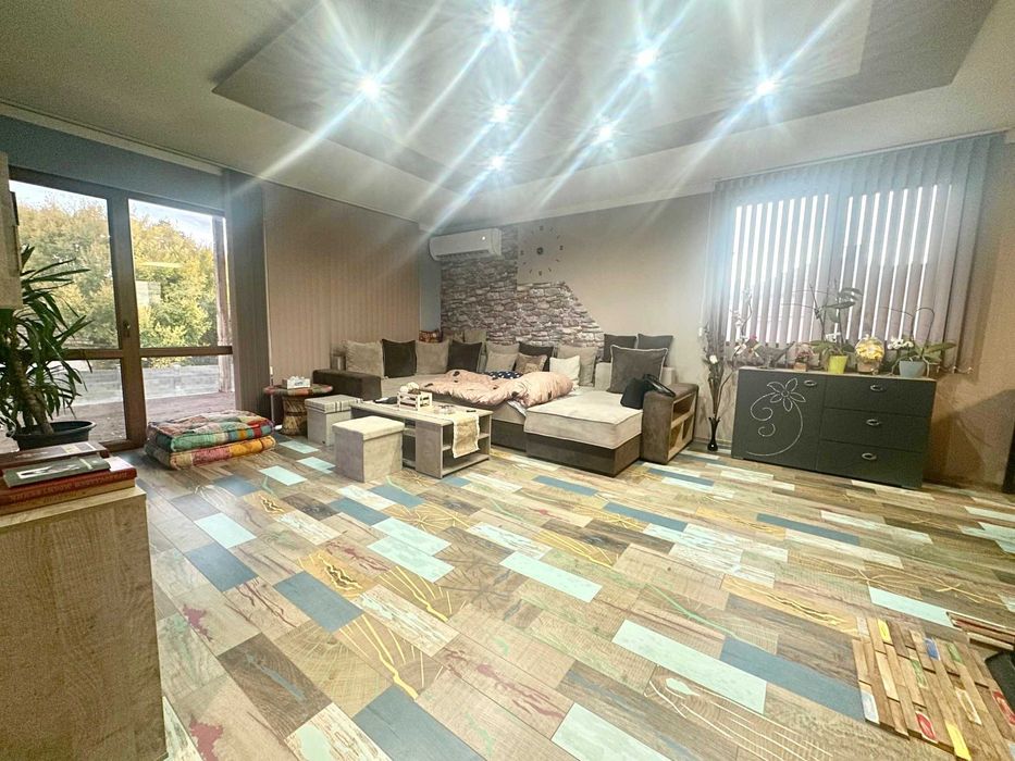 Продава къща в с. Лесново