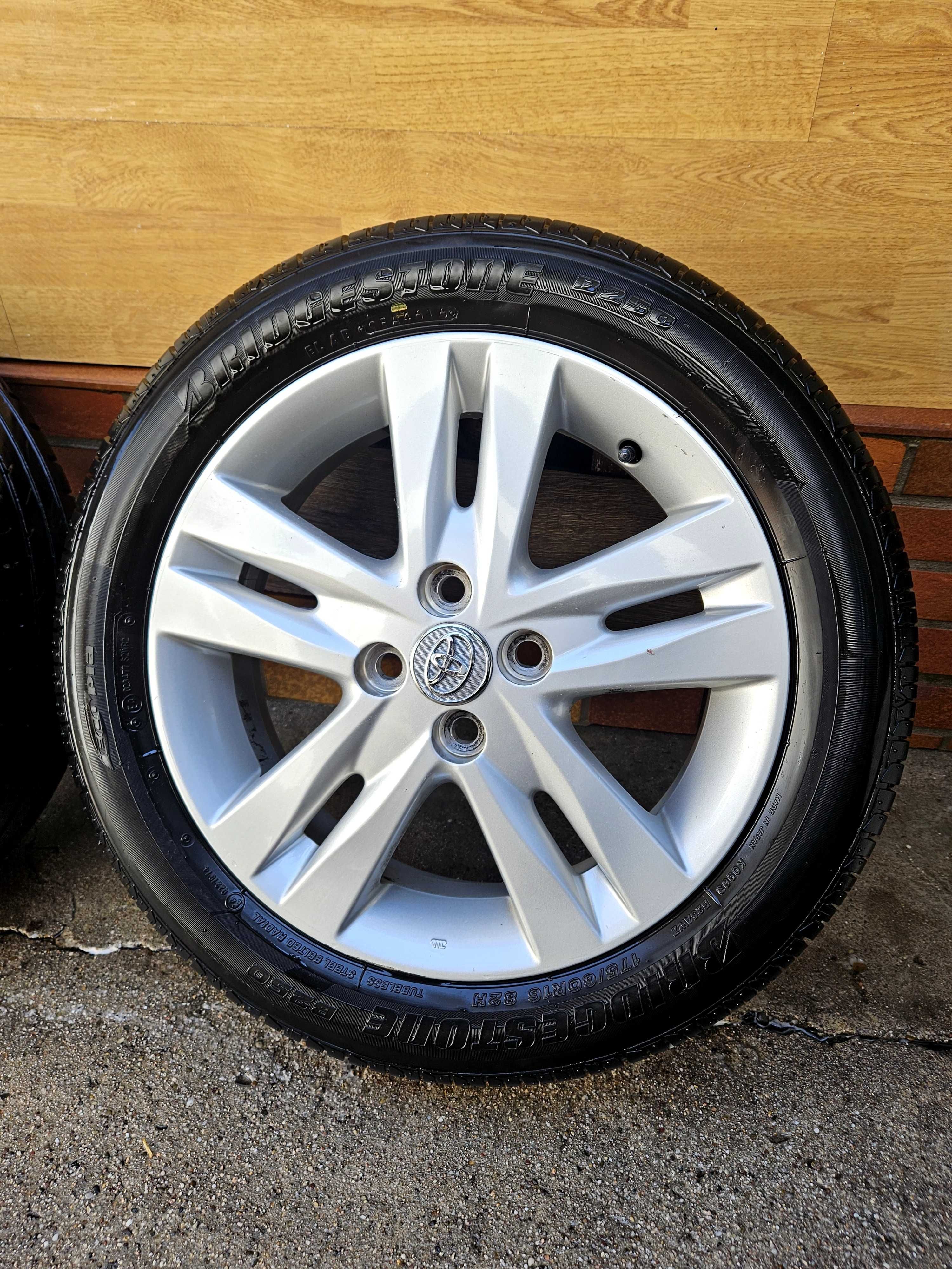 Оригинални лети джанти 16" от Тойота (Toyota) 4х100