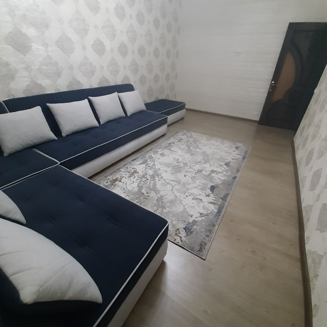 Kora kamish 1/4 da 2/2/4 balkon 2x6 bor remont yaxshi Srochna