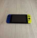 Nintendo Switch (Extra Spatiu de Stocare) + 2 Jocuri + Carcasă + etc.