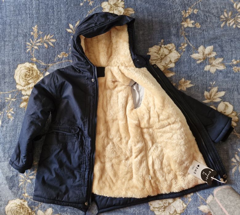 Продам теплую куртку на мальчика  10лет