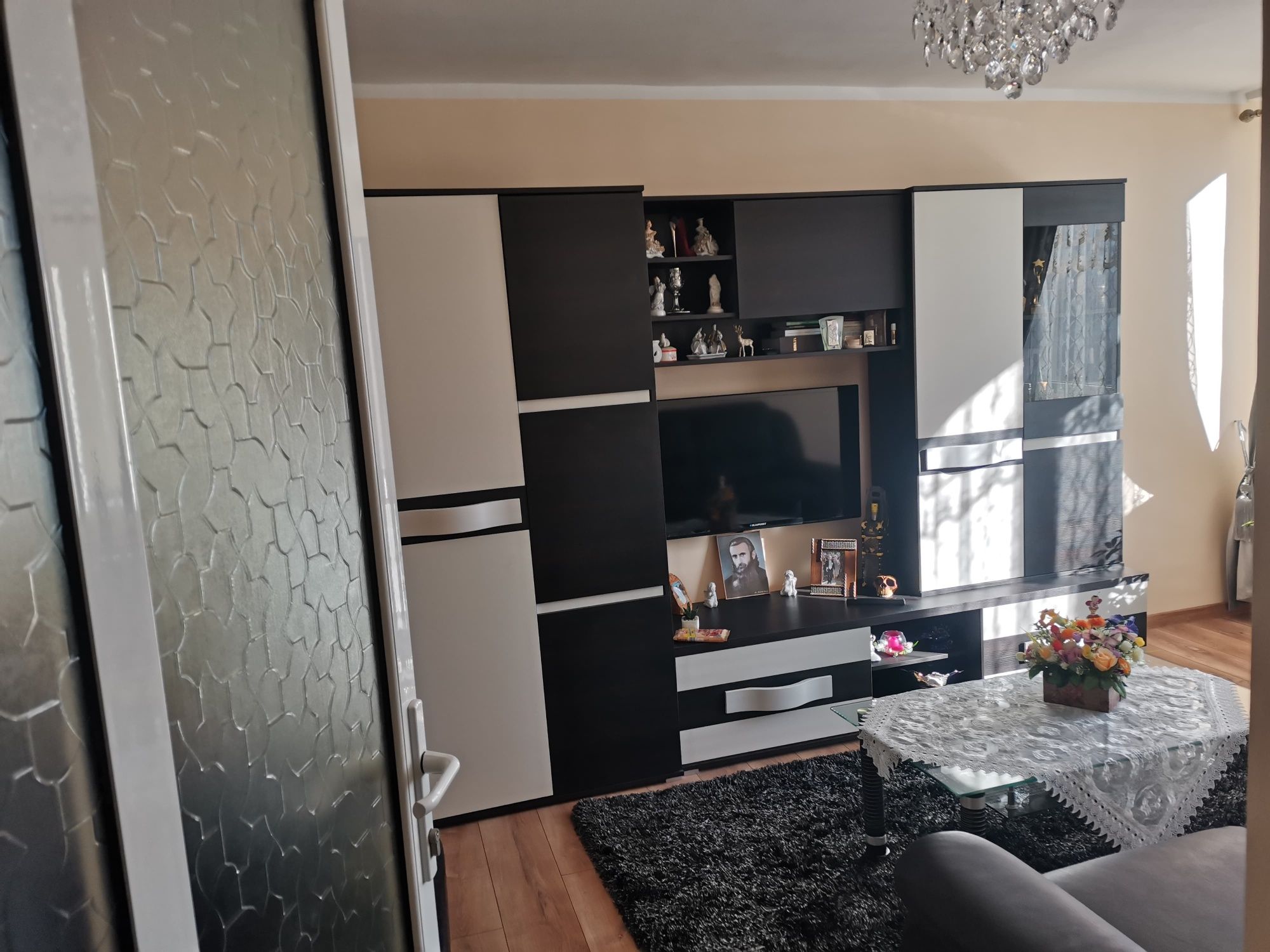 Vând apartament cu 4 camere