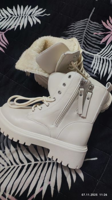 Продам Ботинки 37 размер новые.