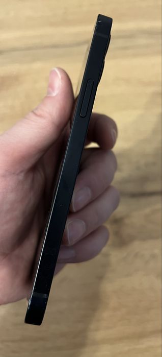 Продавам Iphone 12 128gb