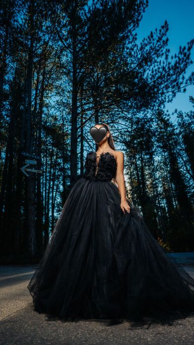 Черна бална рокля