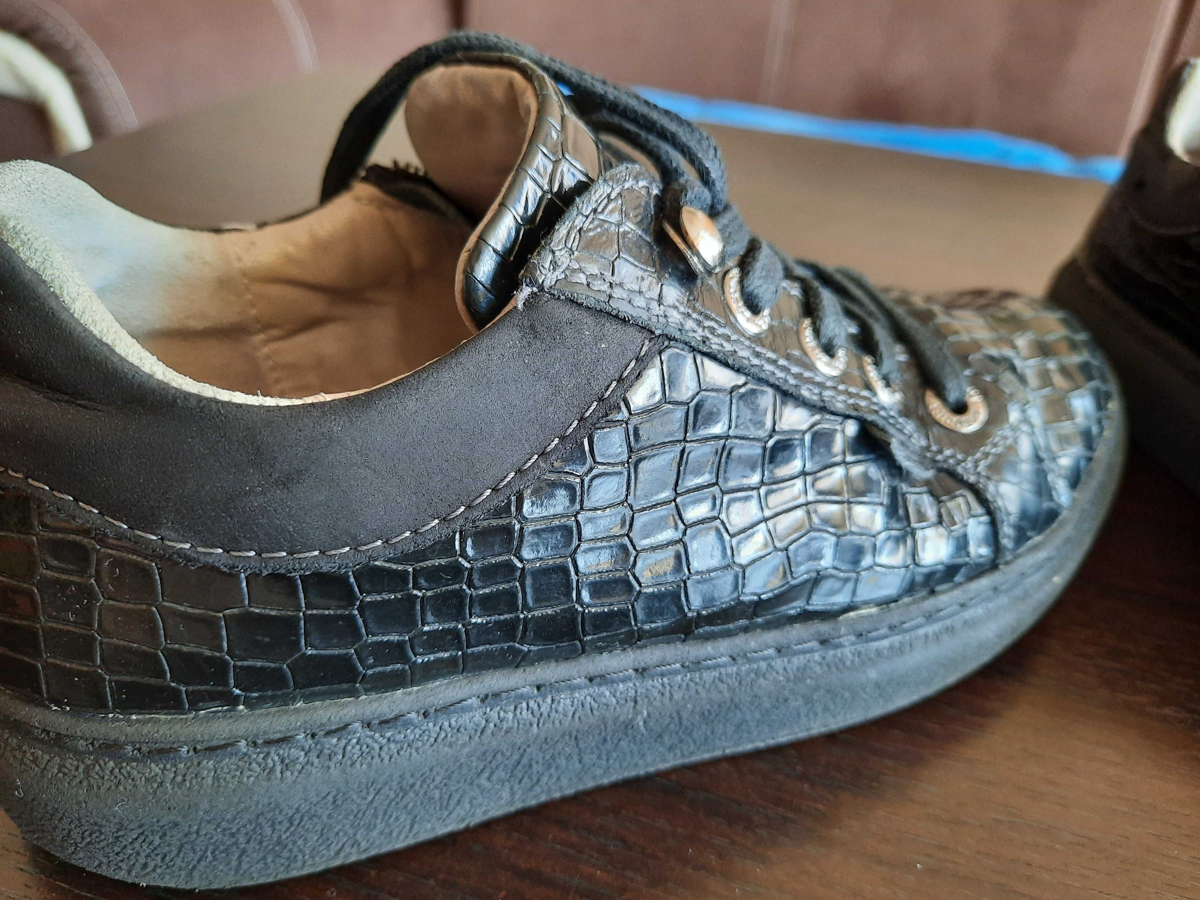 детски лачени "крокодилски" обувки, н.32