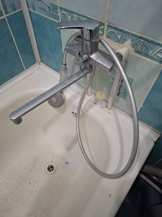 Продам сместитель ванну