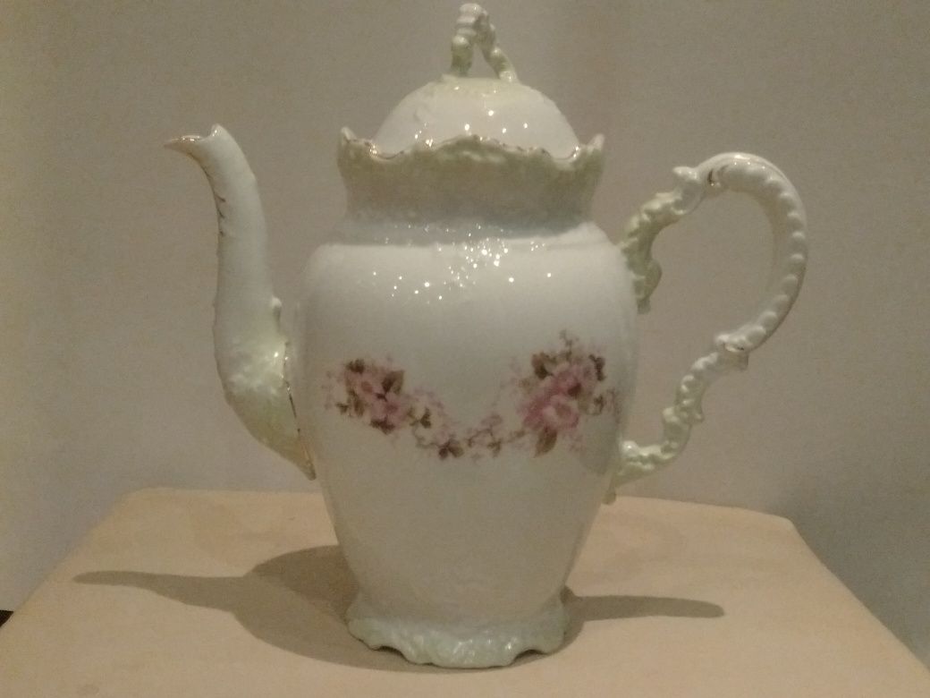 Порцеланов чайник