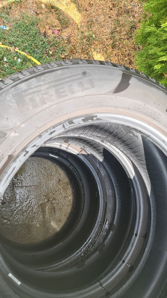 Cauciucuri iarna Pirelli 215 65 r17 / 400 lei toate 4