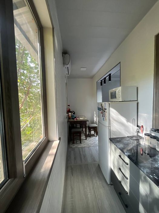 Продается квартира однокомнатная переделанная в двух комнатную