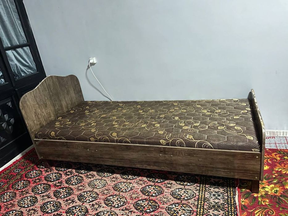 Односпальная кровать в хорошем состоянии