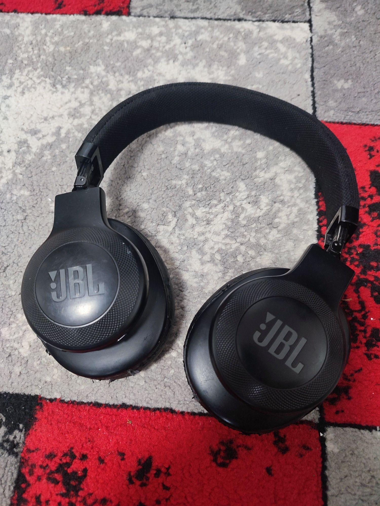 Căști JBL E55BT muzica