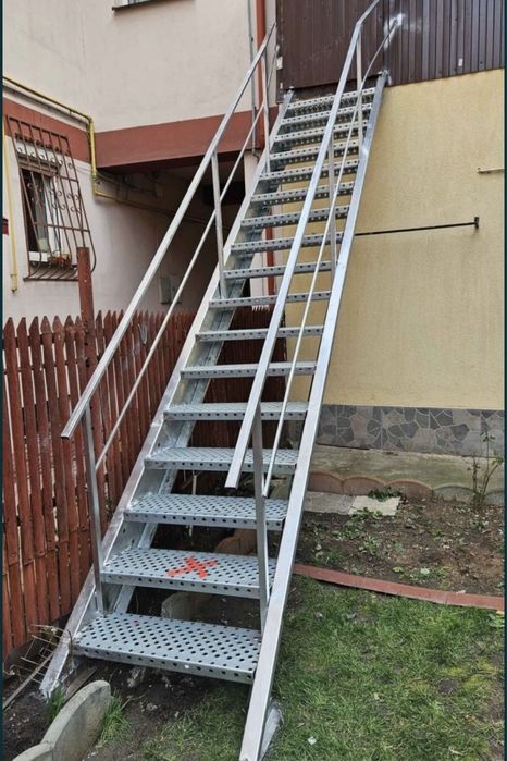 Scări metalice zincate
