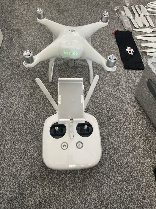 Drona DJI phantom 4