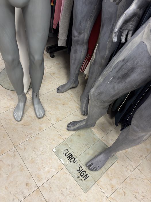 Три броя манекен и един торс